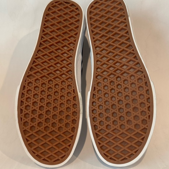 VANS•NEW•CLASSIC SLIP-ONS•TRIPPY DRIP•SKELTON•HALLOWEEN•WOMENS 7 / MENS 5.5 - Picture 4 of 8